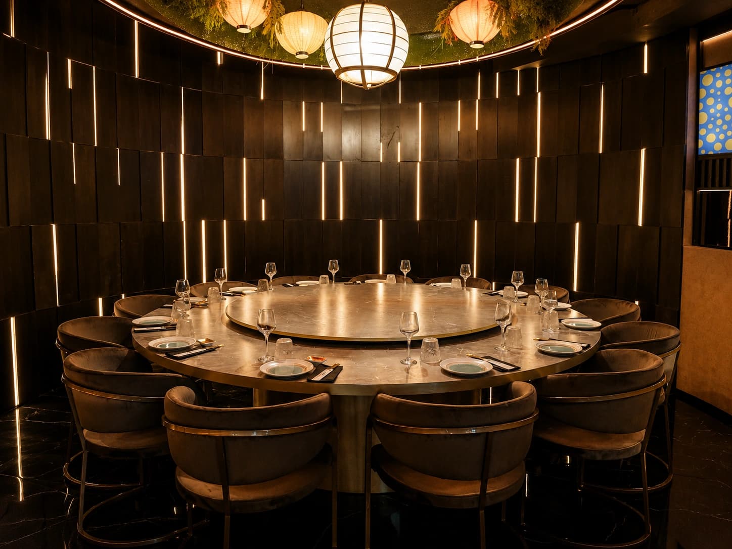 Sala privada do Miyazaki com mesa redonda